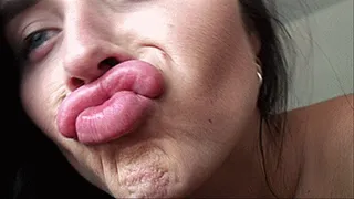 BIG LIPS VERY SMELL