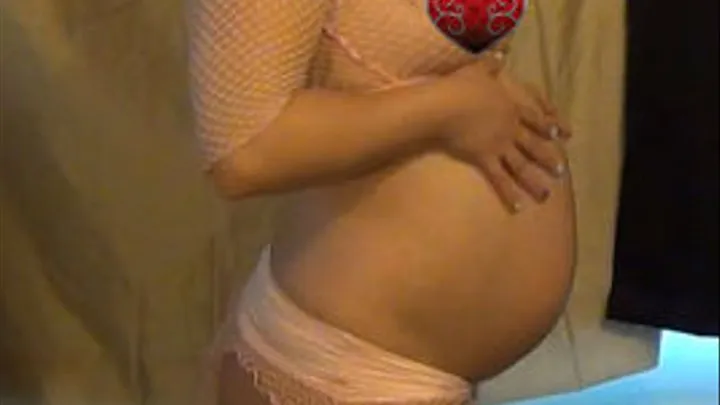 Pregnant 31 weeks Masturbating With Toys