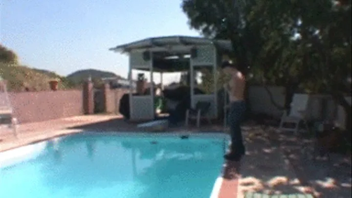 Pool boy makes big ass cougar enjoy