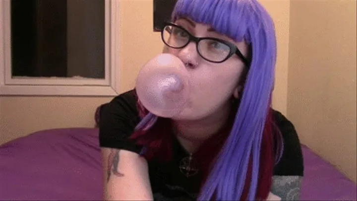 T-shirt, panties & Hubba Bubba bubbles