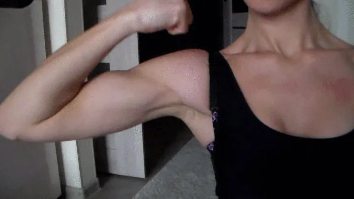 I saw your muscles and I liked the idea, showing my veins on the biceps,