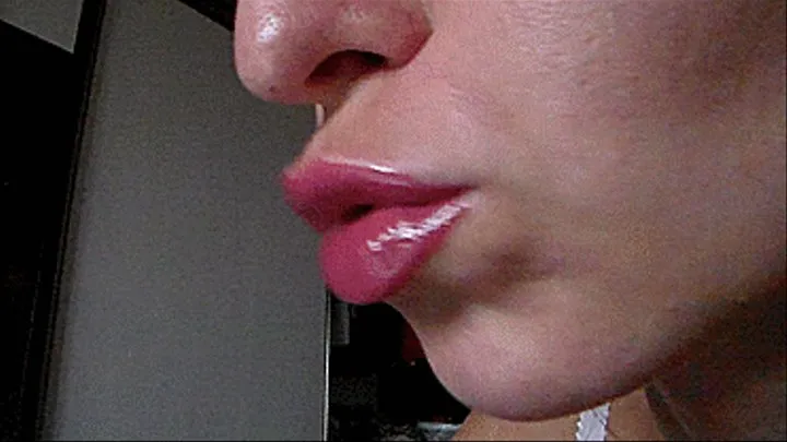 clip order: the smell of her lips, the brilliant shine on her lips increases her lip volume, sniffs her lips erotic,