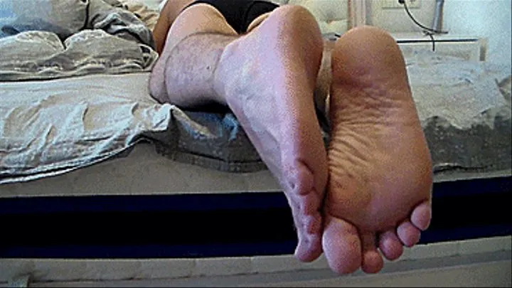 a wonderful smell of feet, my boy's heels, a stump, legs, heels, toes, a kandit, a wonderful smell of feet, to smell and enjoy it. watch all!!!