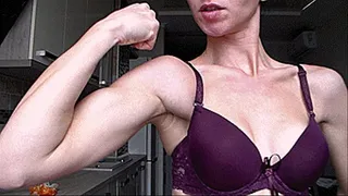 she is outraged that her muscles are giants? it's true? look at her it's amazing, her veins biceps crawls out from under the hoes she pulses!