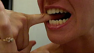 bite, I love when you bite someone's fingers, leaving big footprints, biting my favorite fetish, do not judge but I love your sharp fangs .. browse through everything like in the past video!