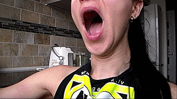 I love yawning women,