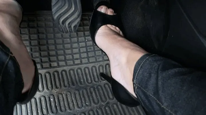 Pedal Pumping, Toe cleavage & High Heels by Tamara