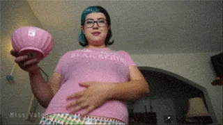 Belly jiggle and dance during breakfast