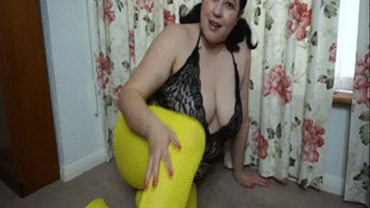 Opaque yellow tights