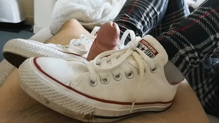 Shoejob by white Converse ending with cum and slave eats the nectar