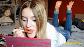 Young blonde does her makeup, when suddenly... a man devours with love her toes and her yummy soles... (Savana & Bob45)