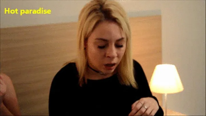 Yum... This sexy young blonde girl sneezes 17 times (Roxanette, Cassy & Mymy42)