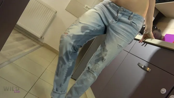 Wetting my boyfriend jeans makes me horny