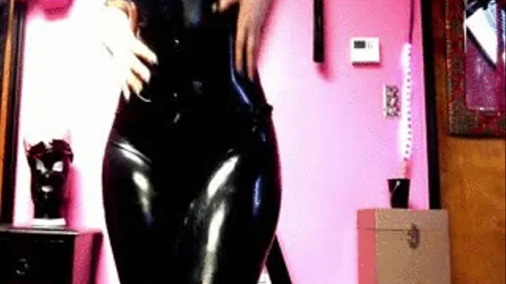 Curvy Dominatrix in Latex Teases the camera