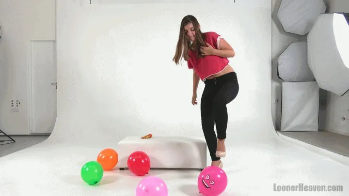 Iveta balloon popping