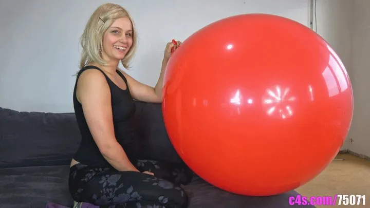 Kia overinflated a giant red balloon for BIG BANG! ( )