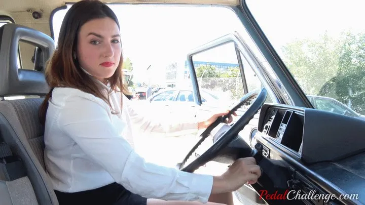 PedalChallenge - Katherina has a problem with starting the engine and then revs the engine of the old car