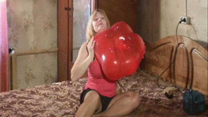 Xsenia play with red geo balloon