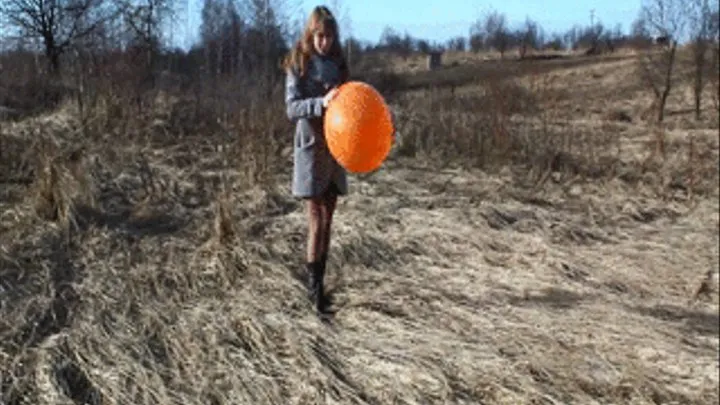 Liza Blow and pop some balloons