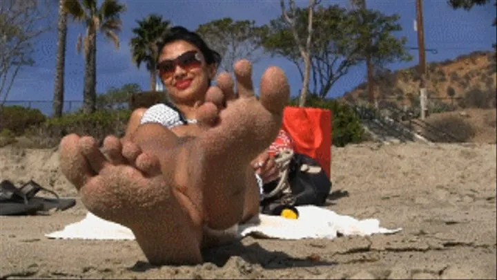 Feet on the Beach - MILF