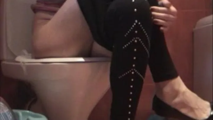 Toilet clip with shiny leggings and high heels (farting)