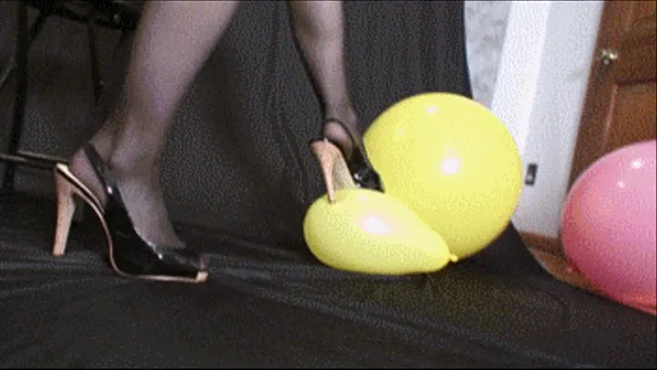 HOT ASS BALLOON HUMPING AND POPPING - FORMAT IPOD HIGH