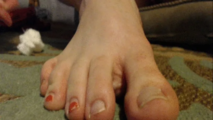 Removing toenail polish