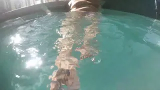 SSBBW AppleBomb and Juicy Jazmynne is showing off their feet underwater in a indoor pool