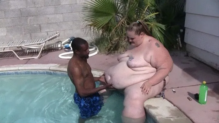 SSBBW Apple Bomb and Airabella gets belly worshiped by the pool by thin black men