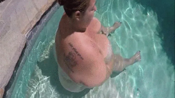 SSBBW Monika Mynx and BBW Lola LoveBug are playing with their tits underwater and above water views