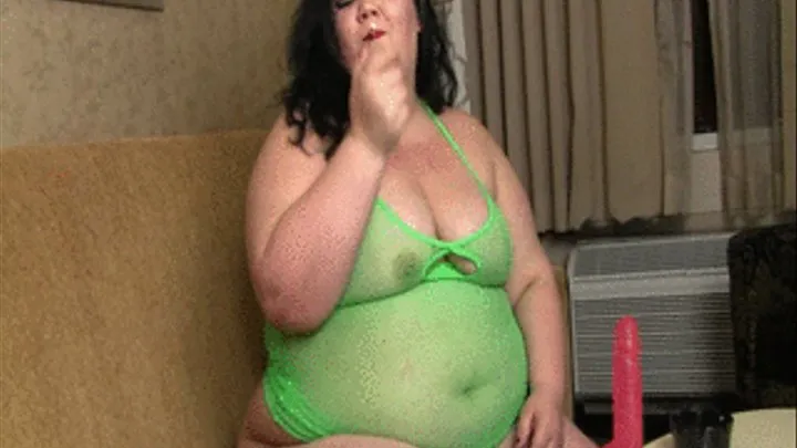 BBW Juicy Jazmynne is sucking and fucking a pink dildo and smoking a cigarette in green