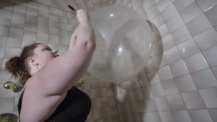 Platinum Puzzy is with her Balloon Boyfriend in the shower bouncing and playing with the huge balloon