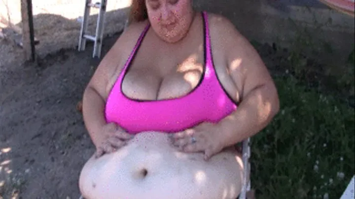 BBW Lola LoveBug puts tanning oil on her belly and boobs in the outdoors