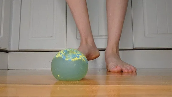 Squishy ball with toes