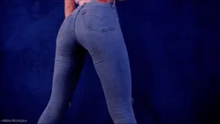 Quick Jeans Tease in Tight Levis