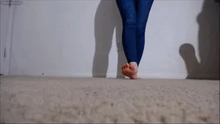 Giantess in Jeans Barefoot Crush