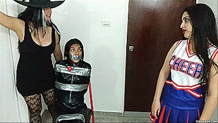 Laura, Katherine & Maria in: The Halloween Party