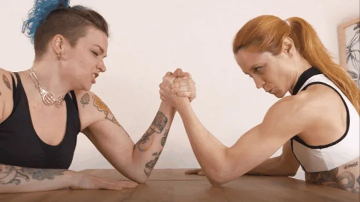 Kate vs Stella, muscoli d'acciaio - Kate vs Stella, the iron muscle