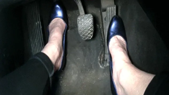 Diana pedal pumps her bmw in high heels 3