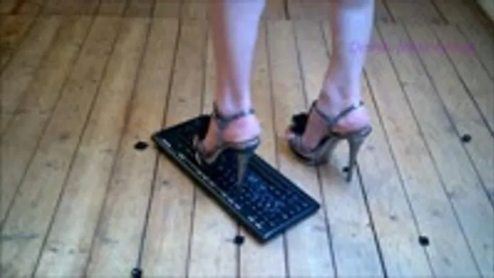 Keyboard crush under double plateau high heels