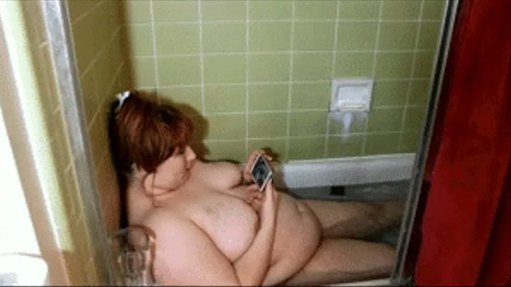 BBW Ignores You in the Bath