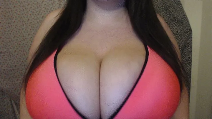 Big Tits tiny bra