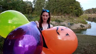 Halloween Inspired Cluster Balloon Popping
