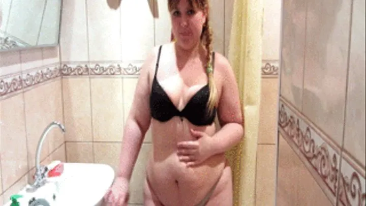 beautiful, fat girl pissing