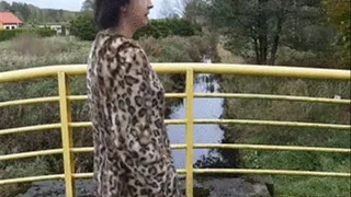 Pee in public places with a gentle touch of masturbation