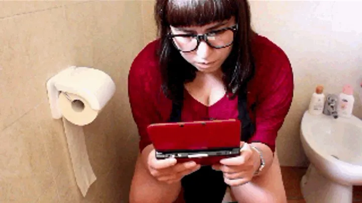 Nerdy Luna on the Toilet