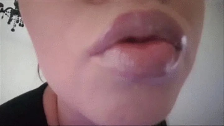 Full lips need your cock