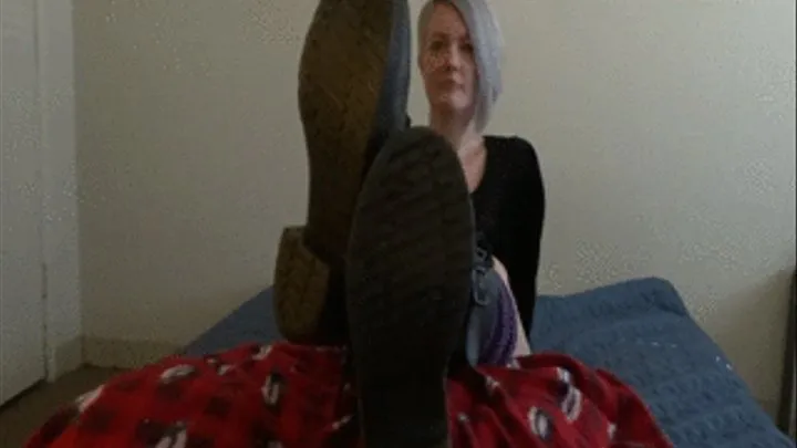 Wendy's sweaty smelly size 9.5 feet (boot and sock removal)