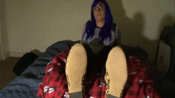 Another cosplay girl comes to tease you with her feet (size 10.5 feet, flats removal, foot tickling)