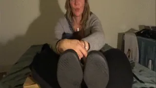 Mature woman size 11 feet jerk off instruction (smooth oily soles)